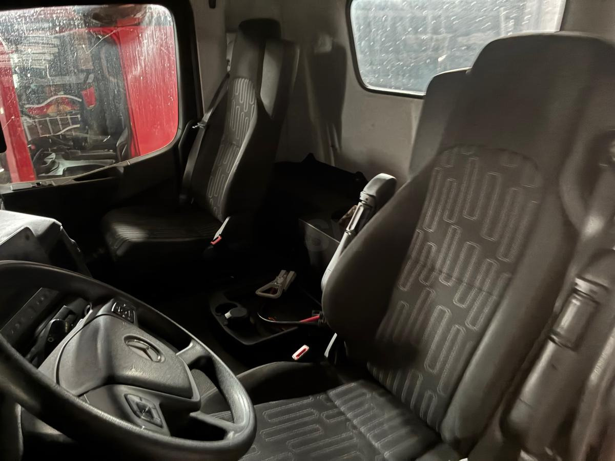 Tracteur routier Mercedes AROCS 2046: photos 6