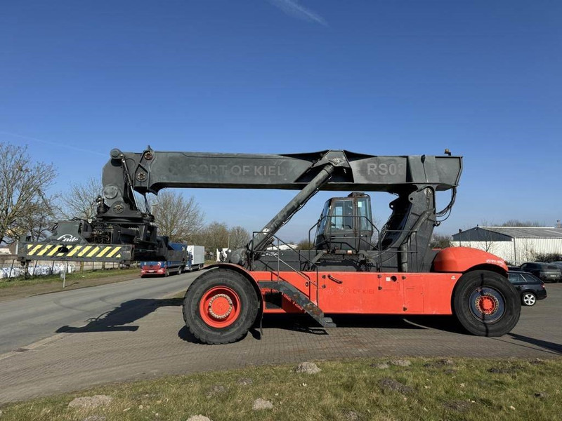 Linde C4540TL - Reach stacker: photos 1 Linde C4540TL - Reach stacker: photos 1