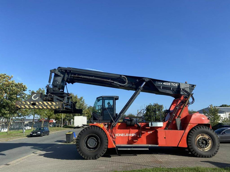 SMV 4535TC5 - Reach stacker: photos 1 SMV 4535TC5 - Reach stacker: photos 1