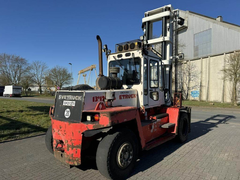 Svetruck 13.6-120-32 - Chariot élévateur diesel: photos 5 Svetruck 13.6-120-32 - Chariot élévateur diesel: photos 5