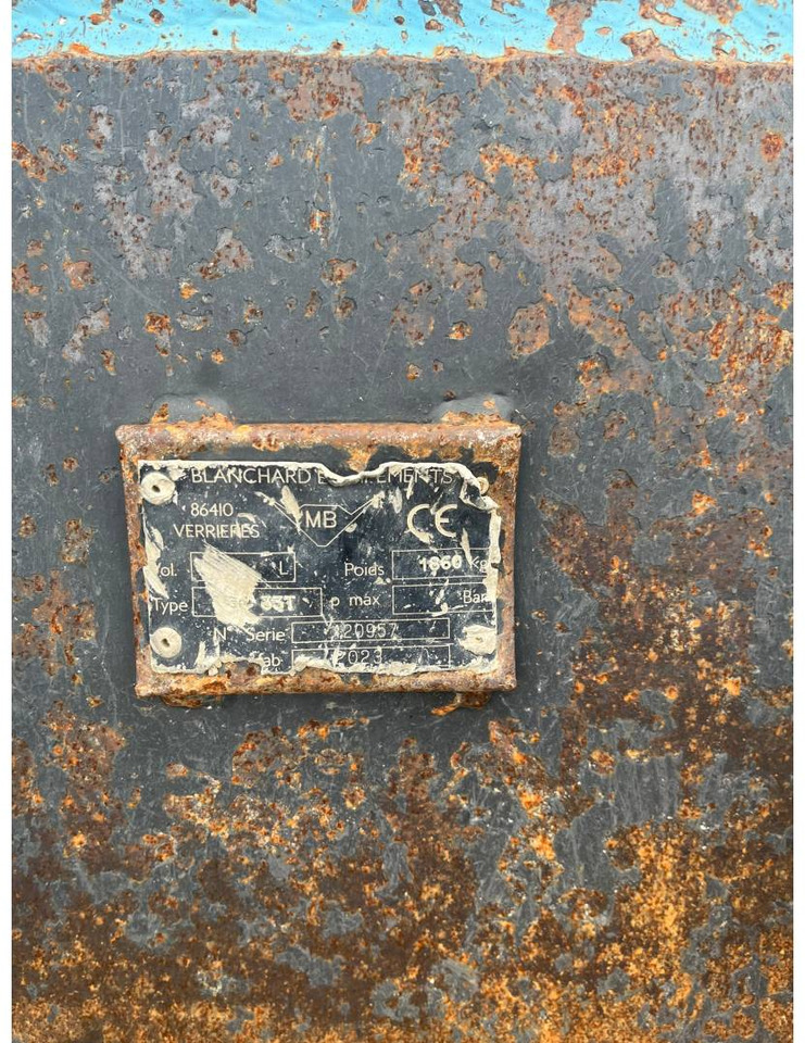 BLANCHARD EQUIPEMENTS GODET/CW45S/16500MM/2180L - Godet pour pelle: photos 2 BLANCHARD EQUIPEMENTS GODET/CW45S/16500MM/2180L - Godet pour pelle: photos 2