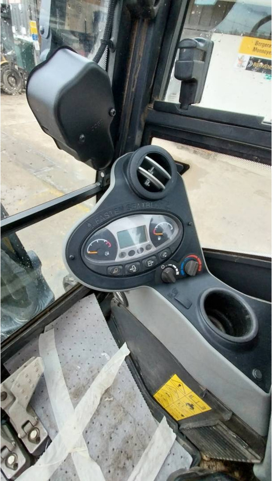 Pelle sur chenille BOBCAT E27: photos 16