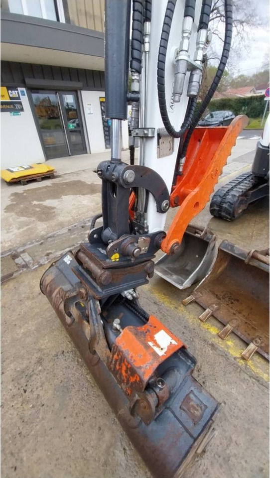 Pelle sur chenille BOBCAT E27: photos 20