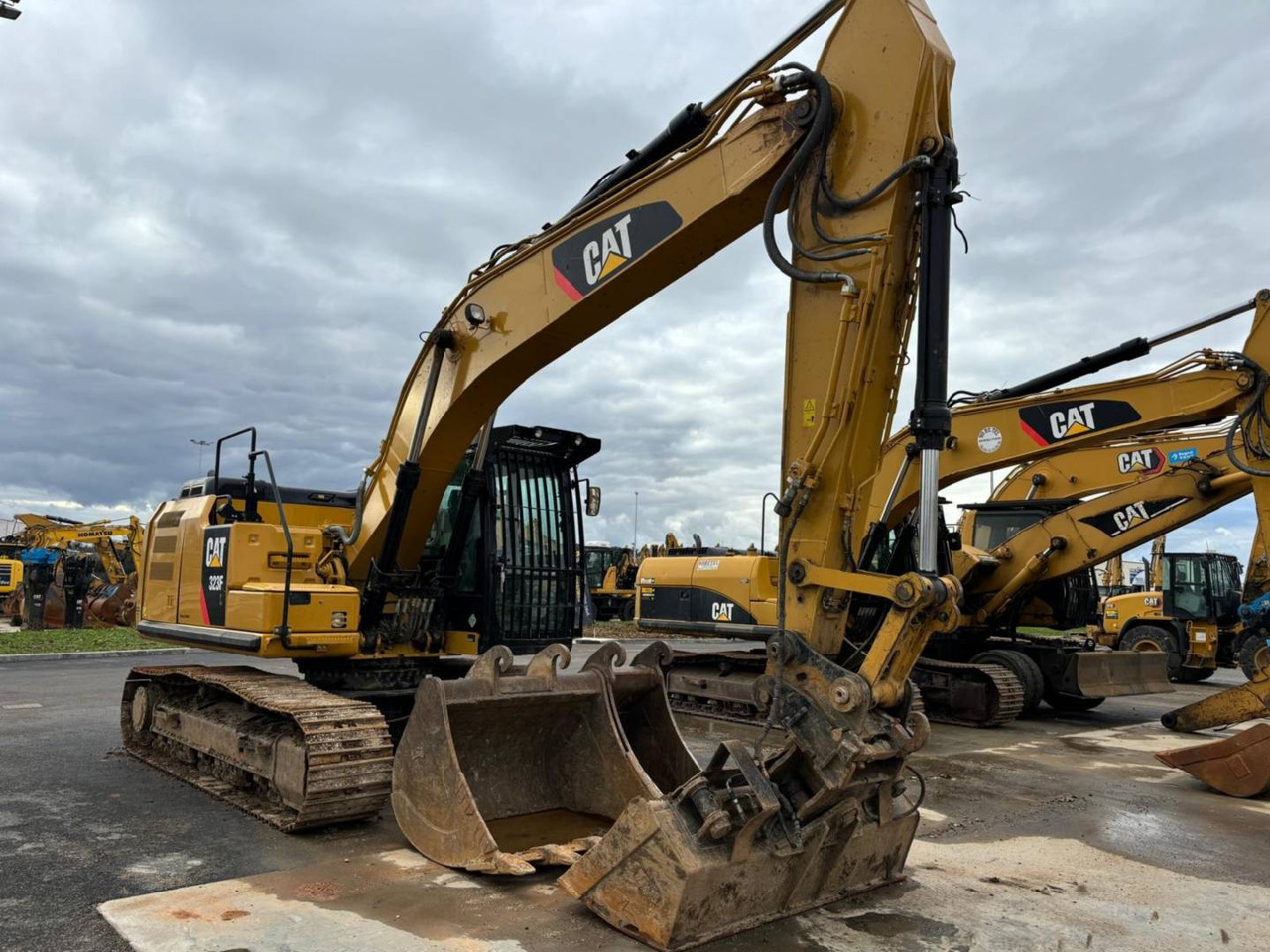 CAT 323F - Pelle sur chenille: photos 1 CAT 323F - Pelle sur chenille: photos 1