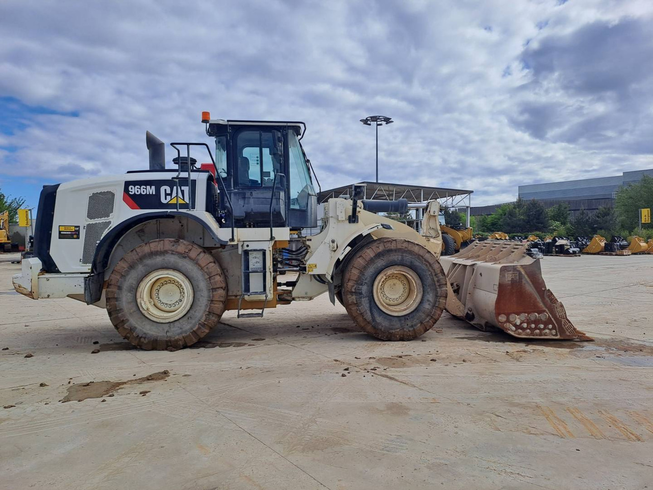 CAT 966M - Chargeuse sur pneus: photos 5 CAT 966M - Chargeuse sur pneus: photos 5