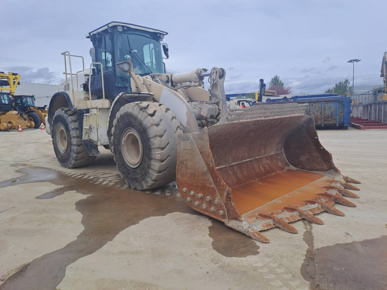 CAT 966M - Chargeuse sur pneus: photos 4 CAT 966M - Chargeuse sur pneus: photos 4