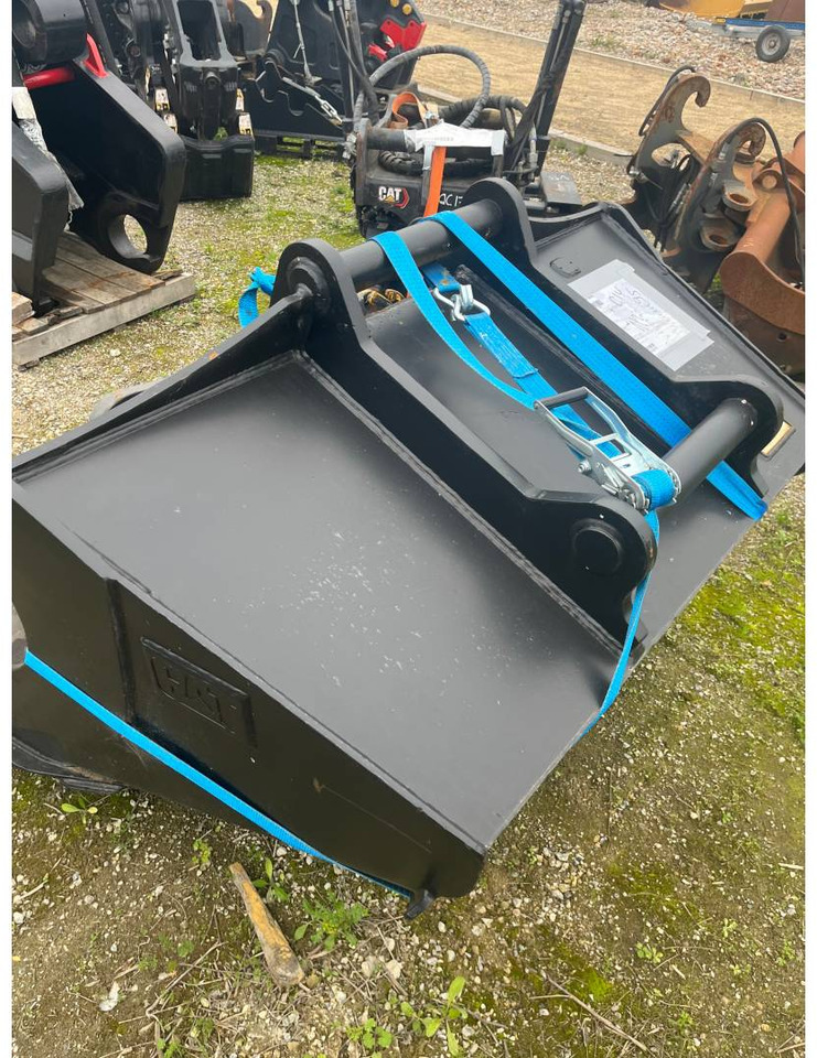 CAT BUCKET/1800MM/S70/GODET - Godet pour pelle: photos 1 CAT BUCKET/1800MM/S70/GODET - Godet pour pelle: photos 1