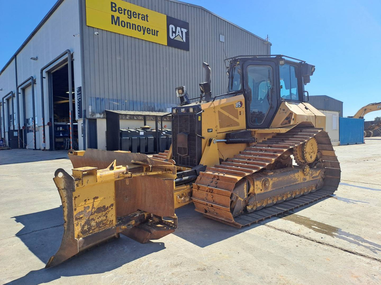 CAT D5 - Bulldozer: photos 1 CAT D5 - Bulldozer: photos 1