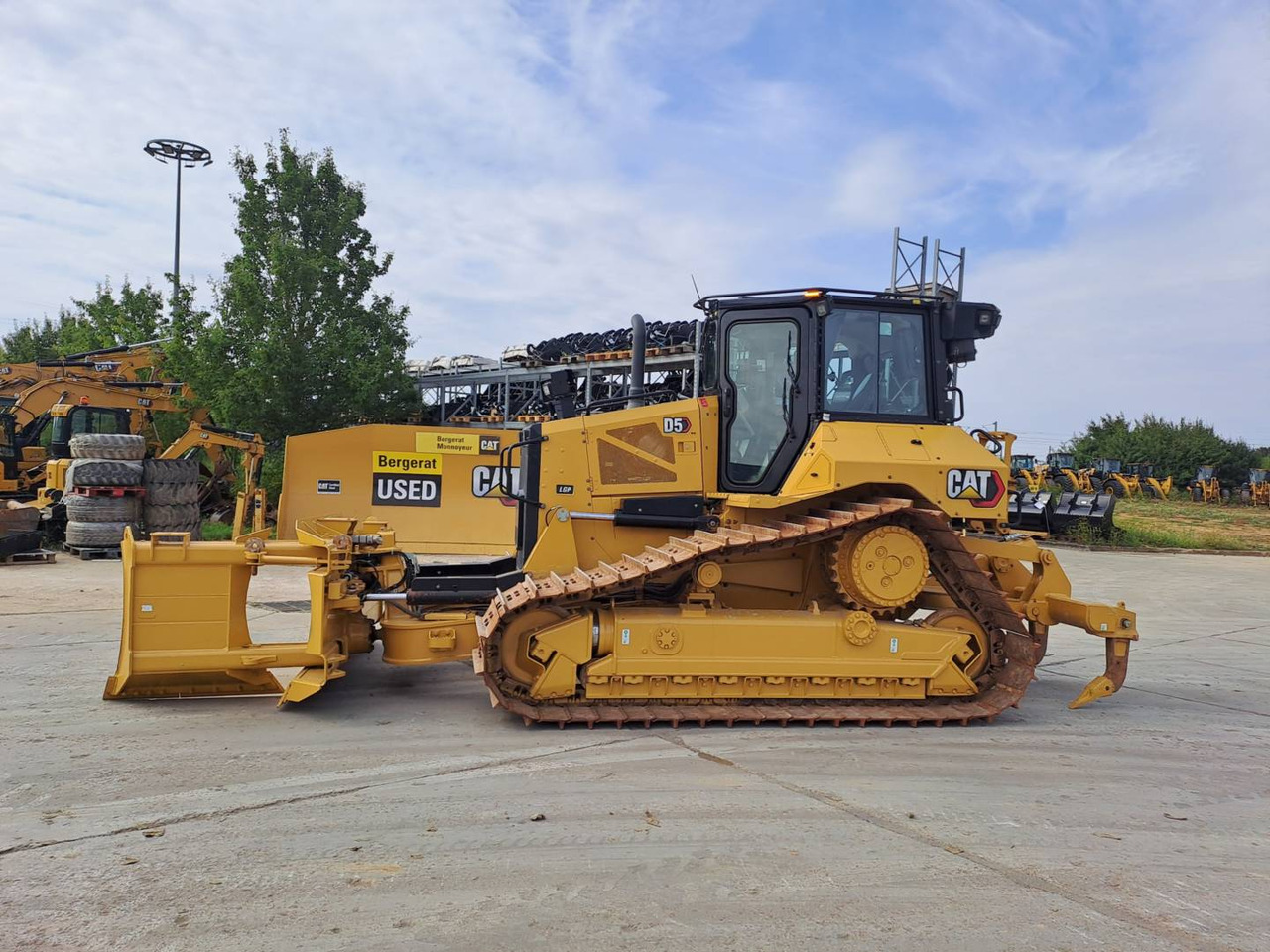 CAT D5 - Bulldozer: photos 1 CAT D5 - Bulldozer: photos 1