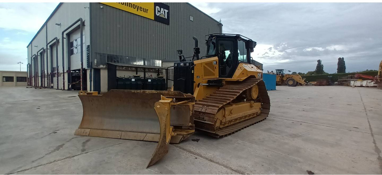 CAT D5 - Bulldozer: photos 1 CAT D5 - Bulldozer: photos 1