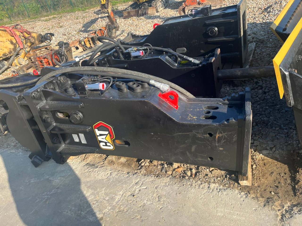 CAT H130GCS/CW40S - Marteau hydraulique: photos 1 CAT H130GCS/CW40S - Marteau hydraulique: photos 1