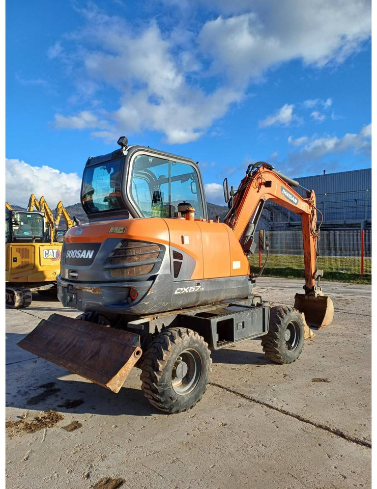 DOOSAN INFRACORE AMERICA CORP. DX57W-7 - Pelle sur pneus: photos 3 DOOSAN INFRACORE AMERICA CORP. DX57W-7 - Pelle sur pneus: photos 3