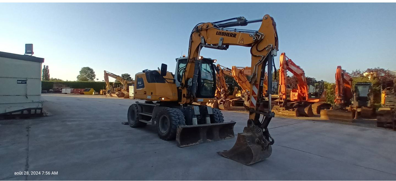 LIEBHERR A912 - Pelle sur pneus: photos 2 LIEBHERR A912 - Pelle sur pneus: photos 2