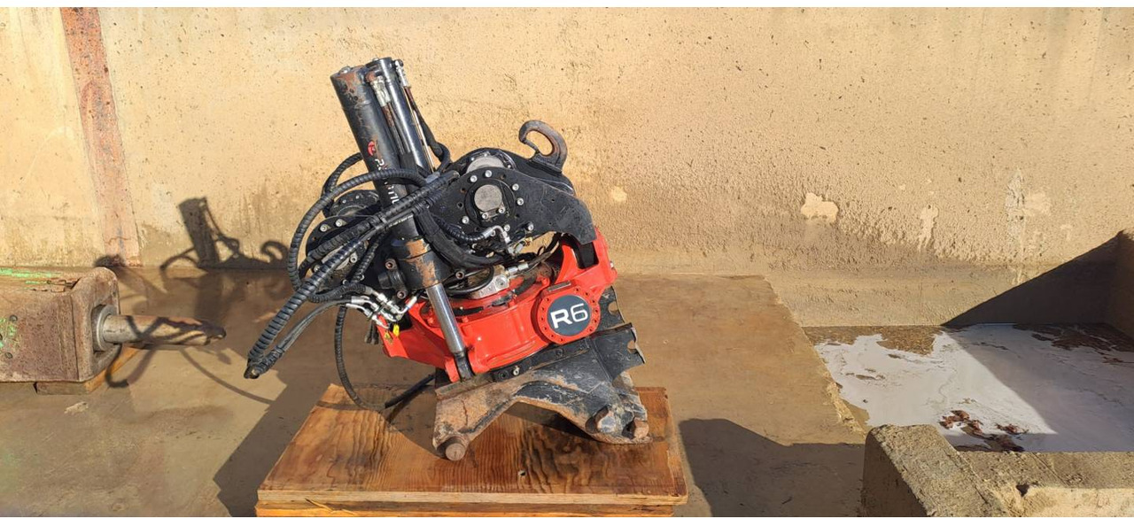 ROTOTILT R6/ROTOTILT/CW40S - Tiltrotator: photos 1 ROTOTILT R6/ROTOTILT/CW40S - Tiltrotator: photos 1