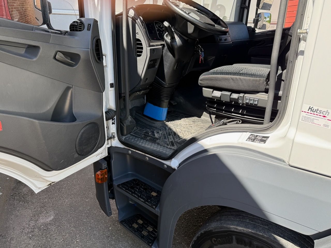 Camion à rideaux coulissants Mercedes-Benz Atego 818L Plane, Ladebordwand, Klima, AHK: photos 11