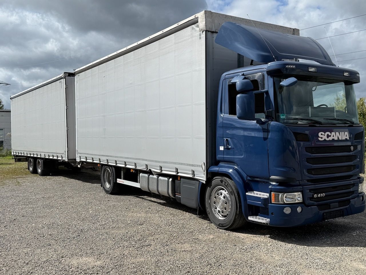 Scania G410 /4x2/ Jumbozug mit durchladbarem Anh. - Camion à rideaux coulissants: photos 1 Scania G410 /4x2/ Jumbozug mit durchladbarem Anh. - Camion à rideaux coulissants: photos 1