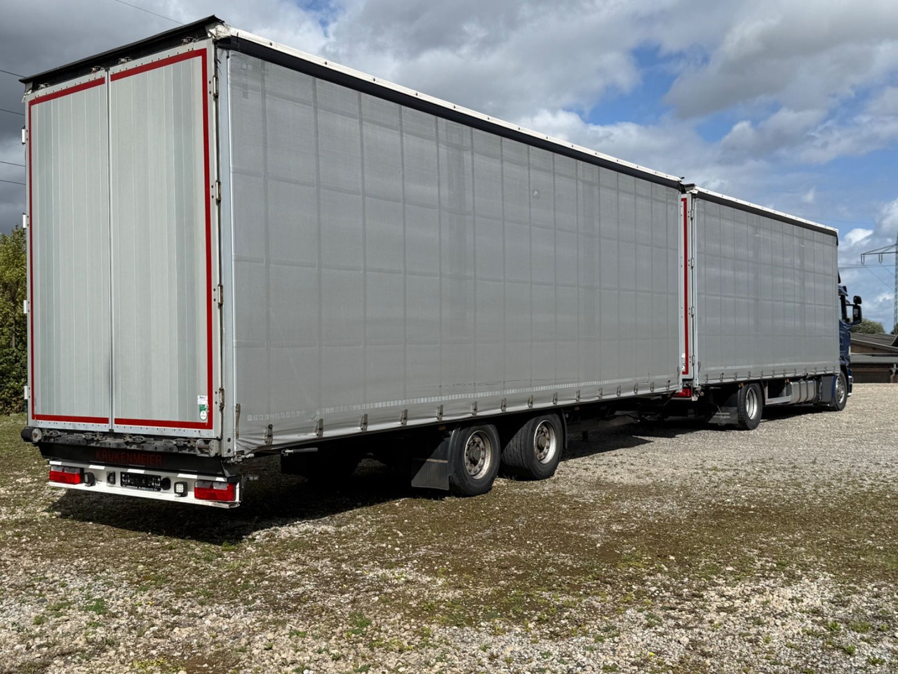 Scania G410 /4x2/Pritsche-Plane mit durchladbarem Anh. - Camion à rideaux coulissants: photos 2 Scania G410 /4x2/Pritsche-Plane mit durchladbarem Anh. - Camion à rideaux coulissants: photos 2