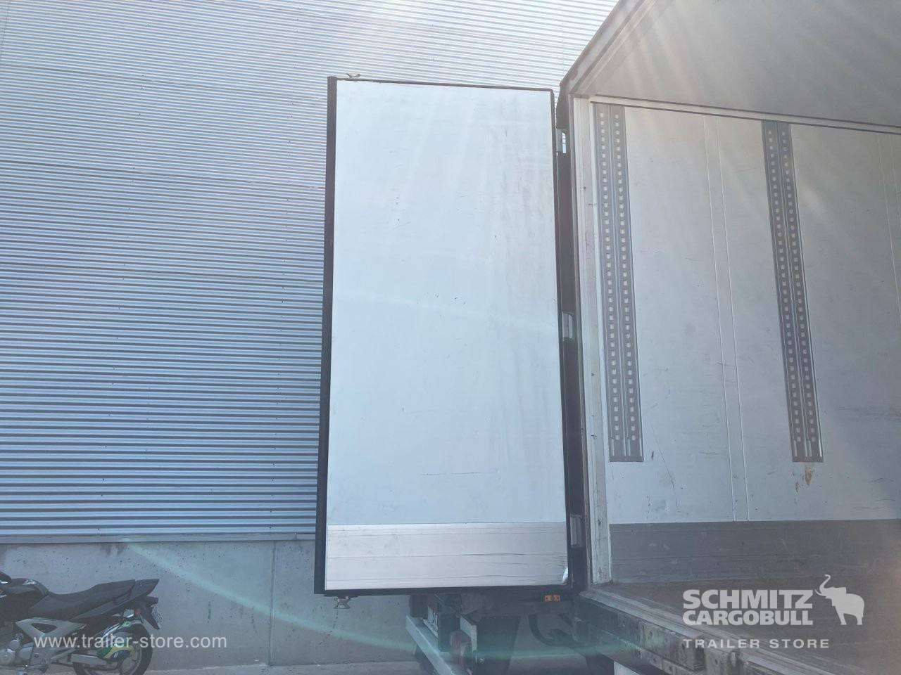 SCHMITZ Semiremolque Frigo Standard Double deck - Semi-remorque isothermique: photos 2 SCHMITZ Semiremolque Frigo Standard Double deck - Semi-remorque isothermique: photos 2