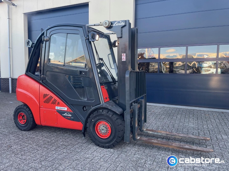 Linde H35D-02 Heftruck - Bouwjaar 2013 - Draaiuren 6892 - Diesel - Side Shift - Freelift - Doorrij hoogte 217 cm !! - Chariot élévateur diesel: photos 1 Linde H35D-02 Heftruck - Bouwjaar 2013 - Draaiuren 6892 - Diesel - Side Shift - Freelift - Doorrij hoogte 217 cm !! - Chariot élévateur diesel: photos 1