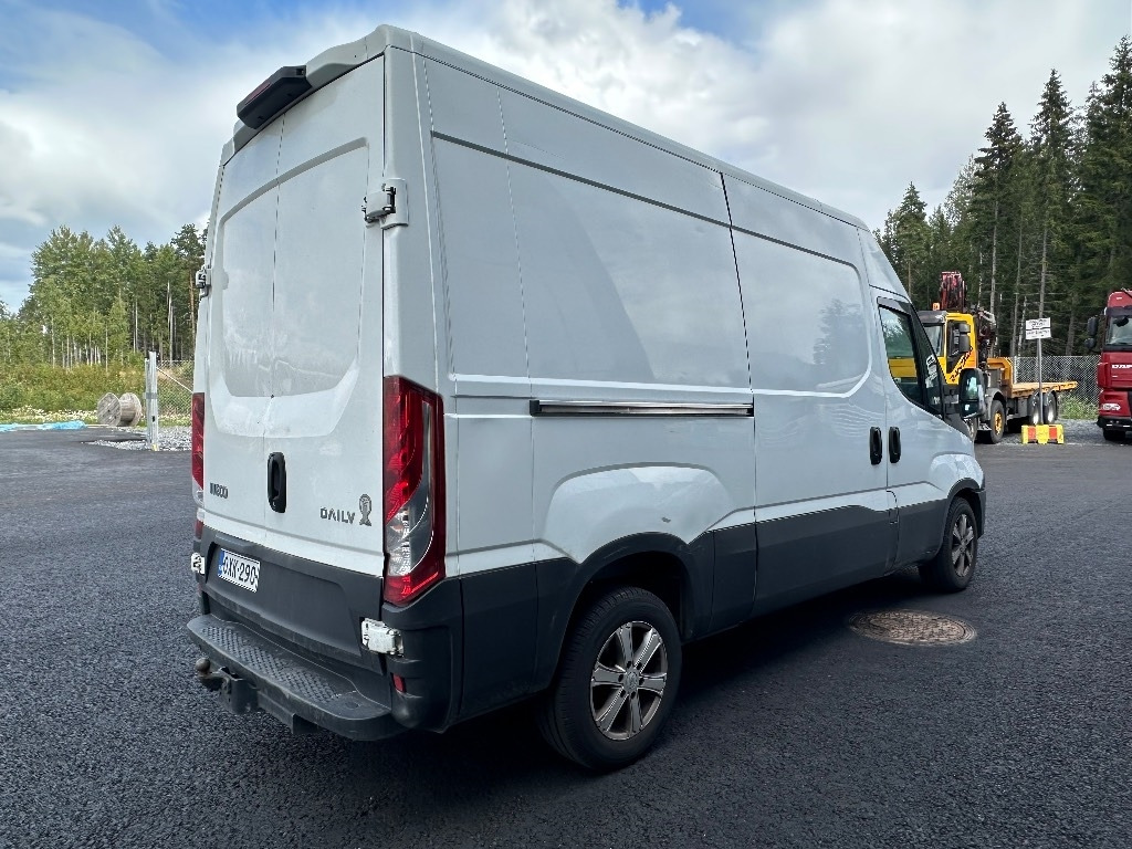 Iveco Daily 35S13 10m3 - Fourgon utilitaire: photos 3 Iveco Daily 35S13 10m3 - Fourgon utilitaire: photos 3