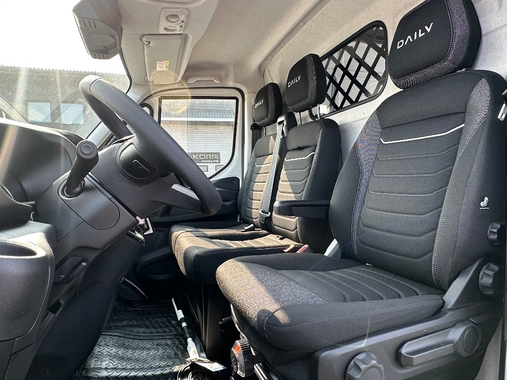 Fourgon utilitaire neuf Iveco Daily 35S16A8 12m3: photos 10