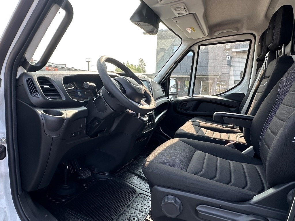 Fourgon utilitaire neuf Iveco Daily 35S16A8 12m3: photos 9