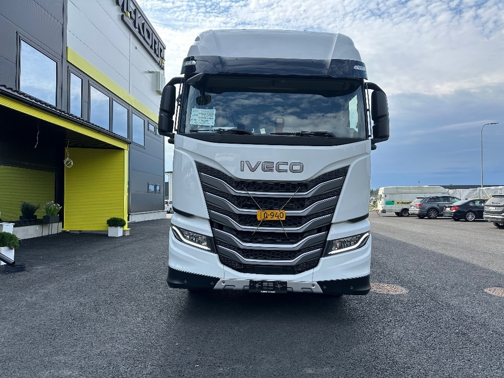 Iveco S-Way AS26S50 NP 2xLNG 6x2*4 - Châssis cabine: photos 2 Iveco S-Way AS26S50 NP 2xLNG 6x2*4 - Châssis cabine: photos 2