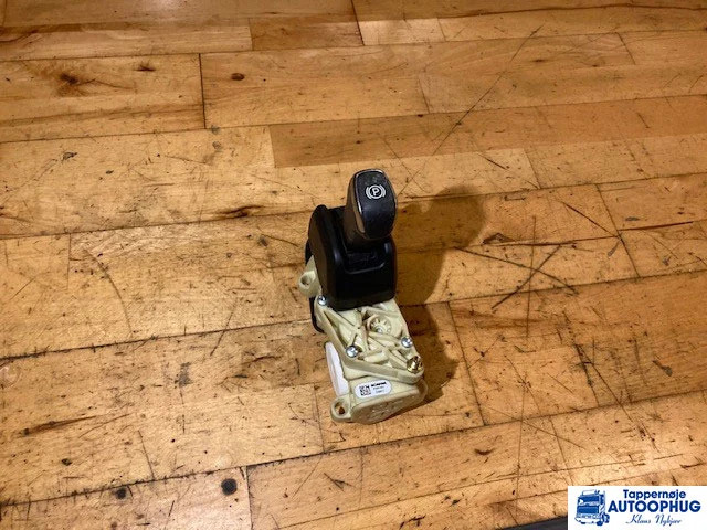 Scania 2301821 – Scania Hand brake - Cabine et intérieur pour Camion: photos 1 Scania 2301821 – Scania Hand brake - Cabine et intérieur pour Camion: photos 1