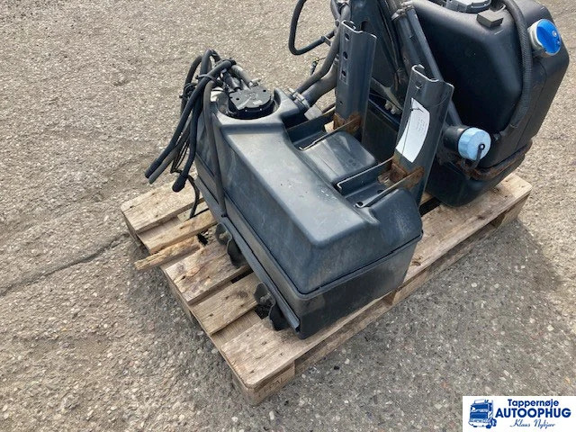 Scania adblue tank – reductant tank Scania 2196094 - AdBlue réservoir pour Camion: photos 2 Scania adblue tank – reductant tank Scania 2196094 - AdBlue réservoir pour Camion: photos 2