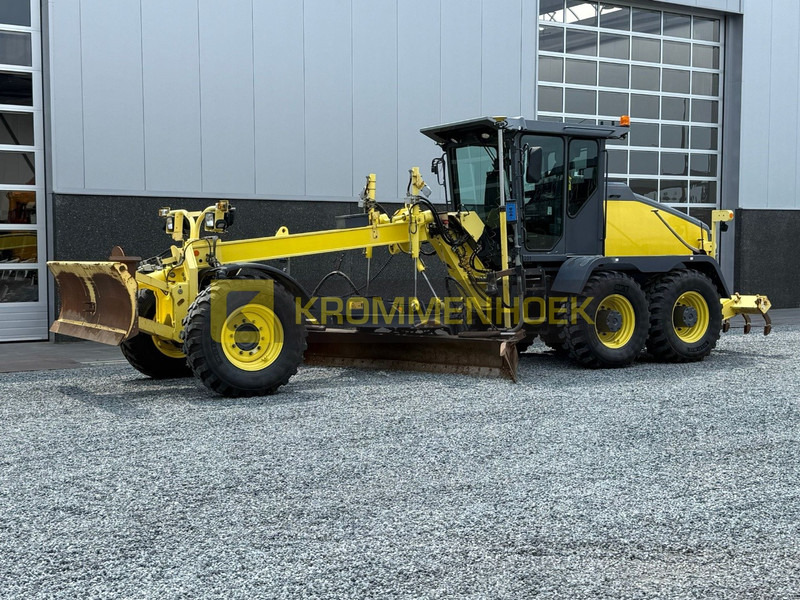 HBM BG 130 TA-4 Leica Laser + GNSS - Niveleuse: photos 1 HBM BG 130 TA-4 Leica Laser + GNSS - Niveleuse: photos 1