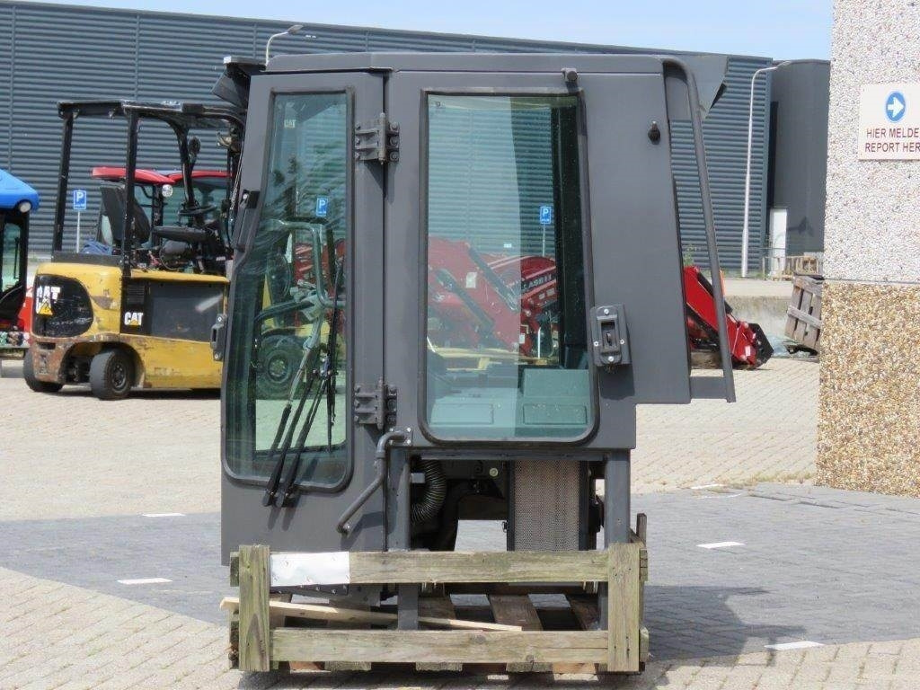 New Holland CE - Cabine pour Engins de chantier: photos 3 New Holland CE - Cabine pour Engins de chantier: photos 3