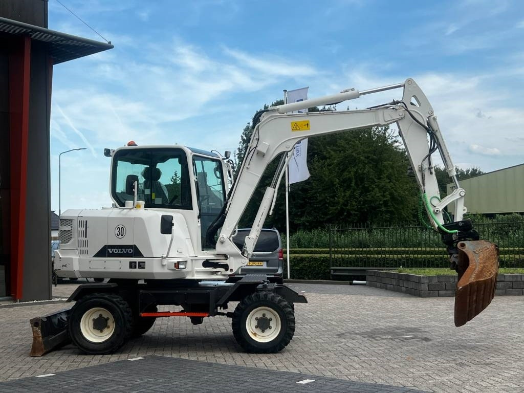 Volvo EW60E, 2021, 1403 hours, Steelwirst! - Pelle sur pneus: photos 3 Volvo EW60E, 2021, 1403 hours, Steelwirst! - Pelle sur pneus: photos 3