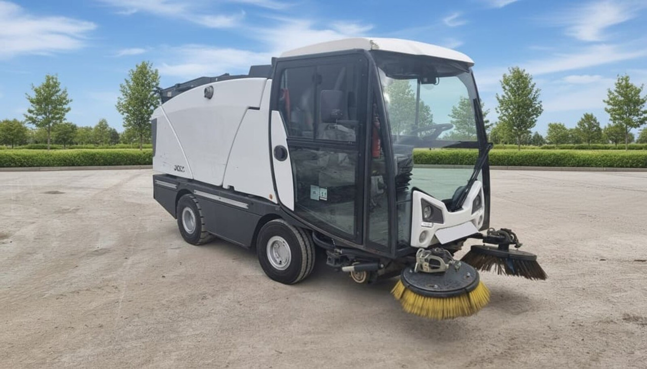 Johnston C202 - Balayeuse de voirie: photos 1 Johnston C202 - Balayeuse de voirie: photos 1