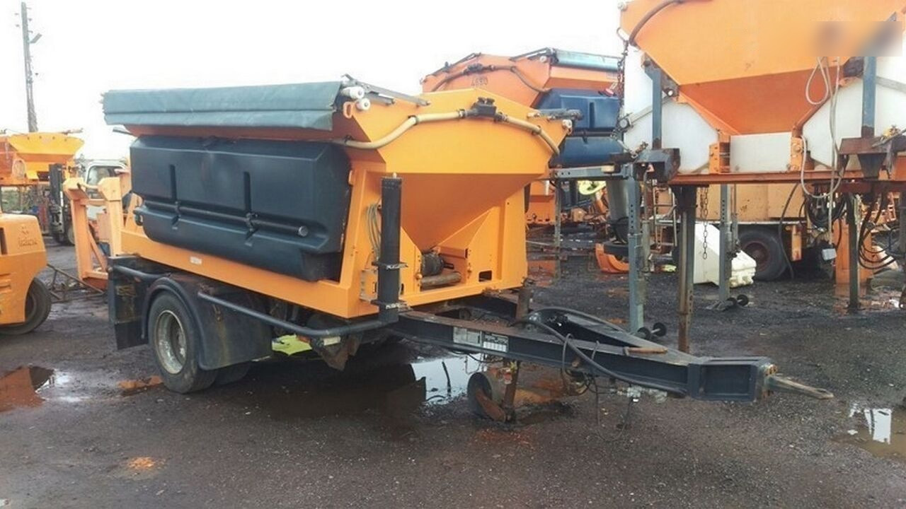 Schmidt Przyczepka 3,5m3 - Epandeur de sable: photos 4 Schmidt Przyczepka 3,5m3 - Epandeur de sable: photos 4