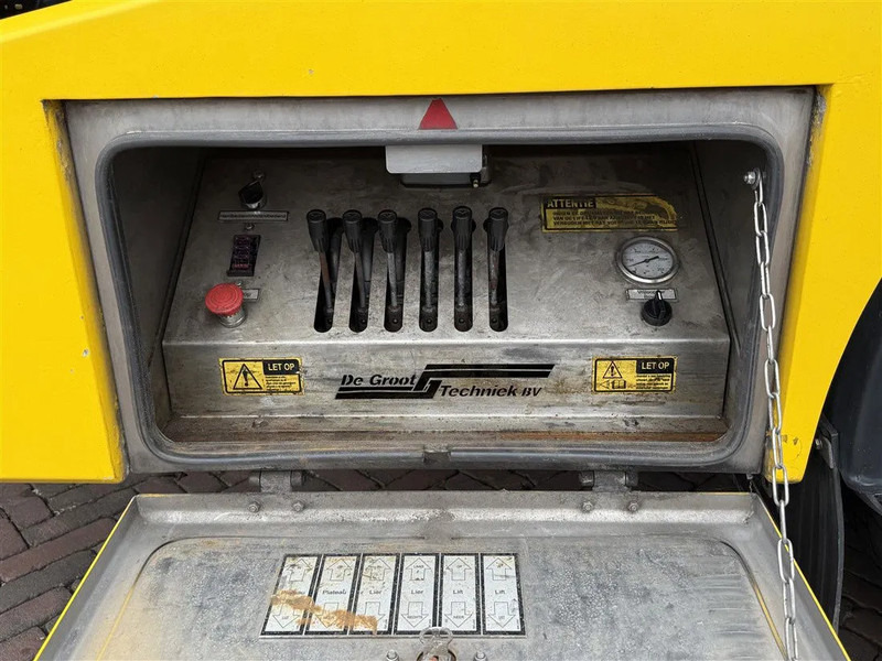 Remorqueuse DAF CF 65.300 Towtruck Depannage Lier Brille Sleeper 640x242x104 cm: photos 11 Remorqueuse DAF CF 65.300 Towtruck Depannage Lier Brille Sleeper 640x242x104 cm: photos 11