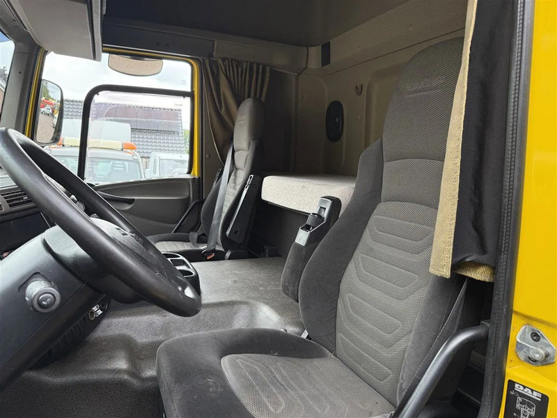 Remorqueuse DAF CF 65.300 Towtruck Depannage Lier Brille Sleeper 640x242x104 cm: photos 7 Remorqueuse DAF CF 65.300 Towtruck Depannage Lier Brille Sleeper 640x242x104 cm: photos 7