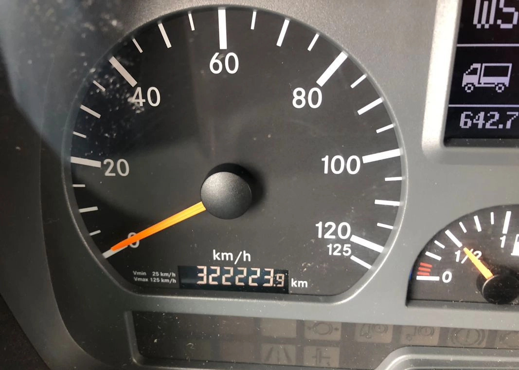 MERCEDES-BENZ AXOR PRZEBIEG TYLKO 322000 KM!!!! - Camion isothermique: photos 2 MERCEDES-BENZ AXOR PRZEBIEG TYLKO 322000 KM!!!! - Camion isothermique: photos 2