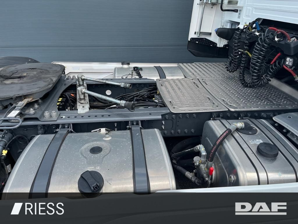 DAF XG+ 530 FT Alcoa Leder Intarder Standklima Hydra DAF XG+ 530 FT Alcoa Leder Intarder Standklima Hydra - Tracteur routier: photos 4 DAF XG+ 530 FT Alcoa Leder Intarder Standklima Hydra DAF XG+ 530 FT Alcoa Leder Intarder Standklima Hydra - Tracteur routier: photos 4