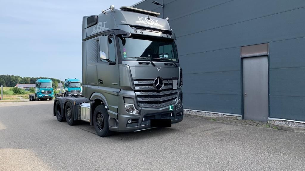 Mercedes-Benz Actros Edition 2 BiXenon KlimaA Navi Massage - Tracteur routier: photos 1 Mercedes-Benz Actros Edition 2 BiXenon KlimaA Navi Massage - Tracteur routier: photos 1