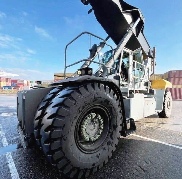 Hyster RS46-41XD/67S - Reach stacker: photos 2 Hyster RS46-41XD/67S - Reach stacker: photos 2
