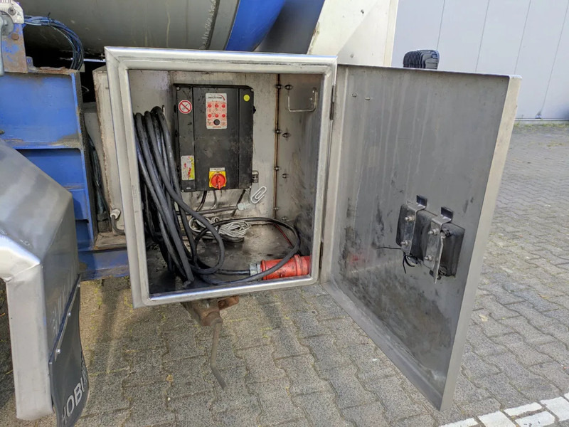 Semi-remorque citerne Burg 26165 liter Tankoplegger 1 kamer MET RVS Pomp: photos 7 Semi-remorque citerne Burg 26165 liter Tankoplegger 1 kamer MET RVS Pomp: photos 7