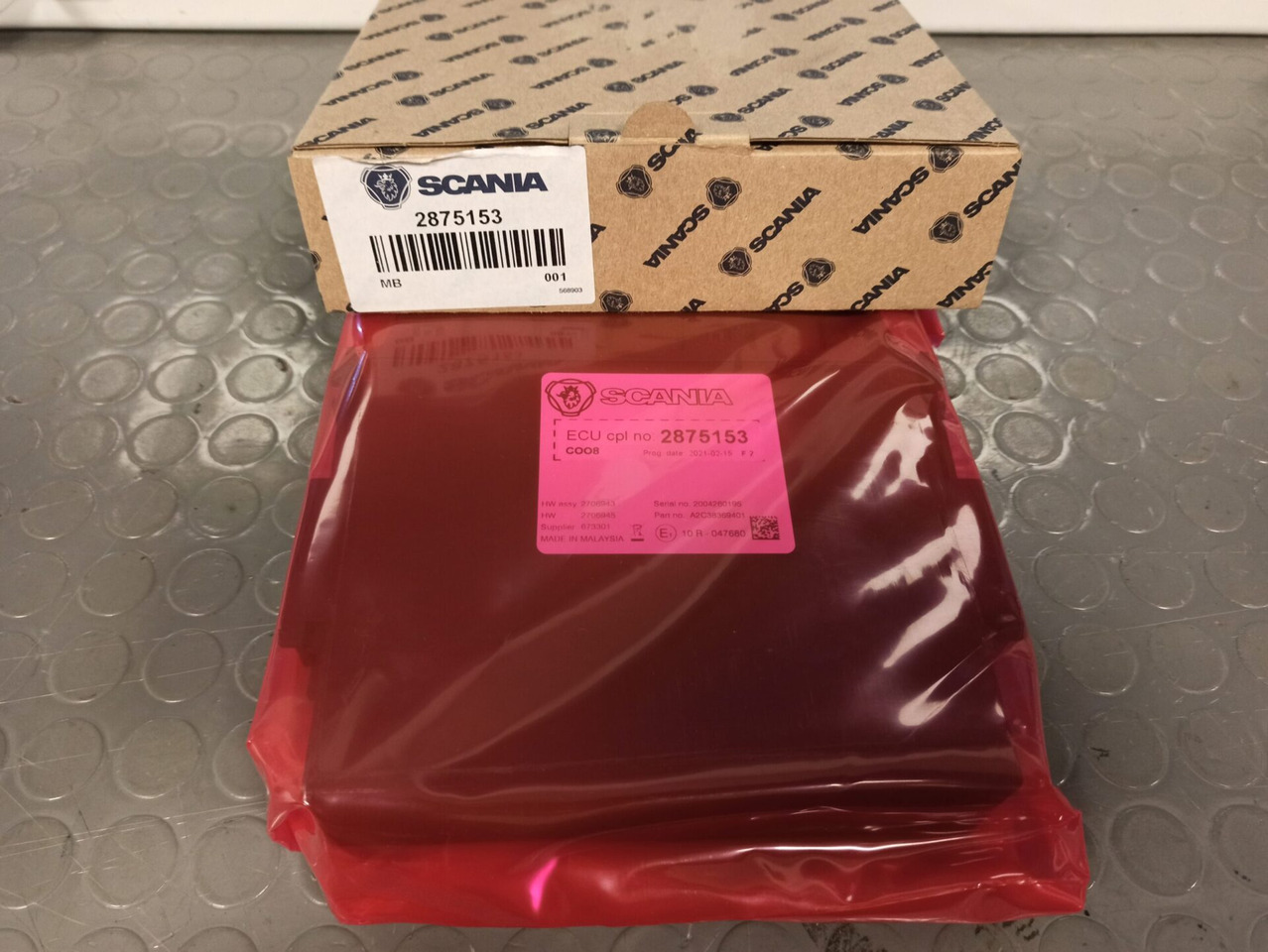 SCANIA ECU COO8 - 2875153 - Bloc de gestion pour Camion: photos 1 SCANIA ECU COO8 - 2875153 - Bloc de gestion pour Camion: photos 1