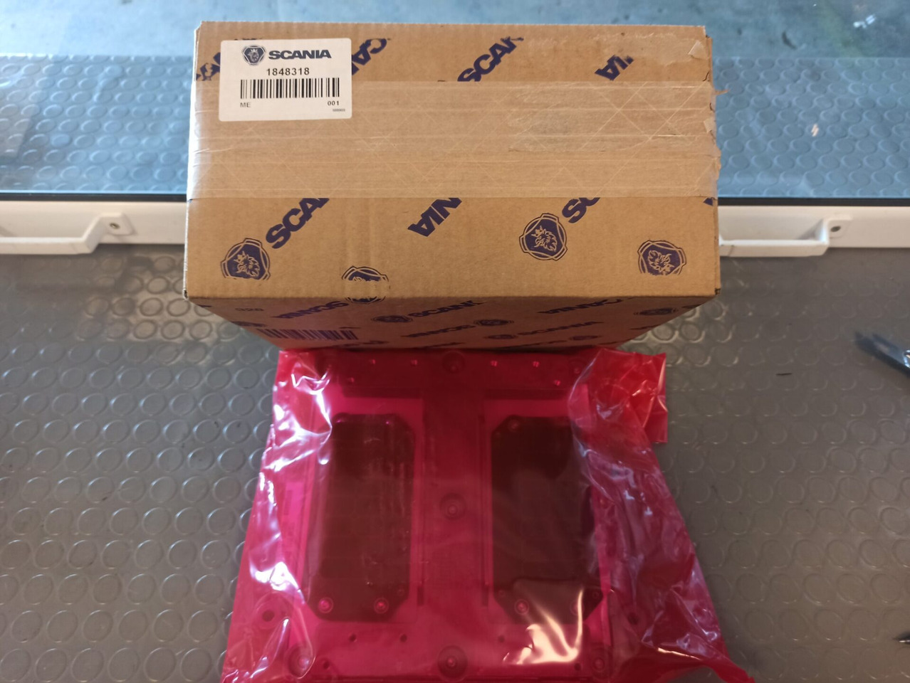 SCANIA ECU EMS - 1848318 - Bloc de gestion pour Camion: photos 1 SCANIA ECU EMS - 1848318 - Bloc de gestion pour Camion: photos 1