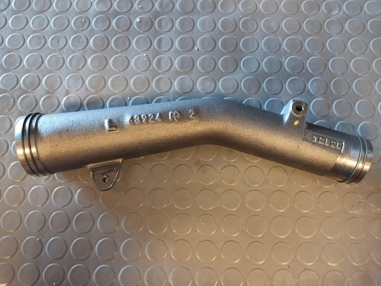 SCANIA EXHAUST MANIFOLD - 63924 - Collecteur d'échappement pour Camion: photos 1 SCANIA EXHAUST MANIFOLD - 63924 - Collecteur d'échappement pour Camion: photos 1