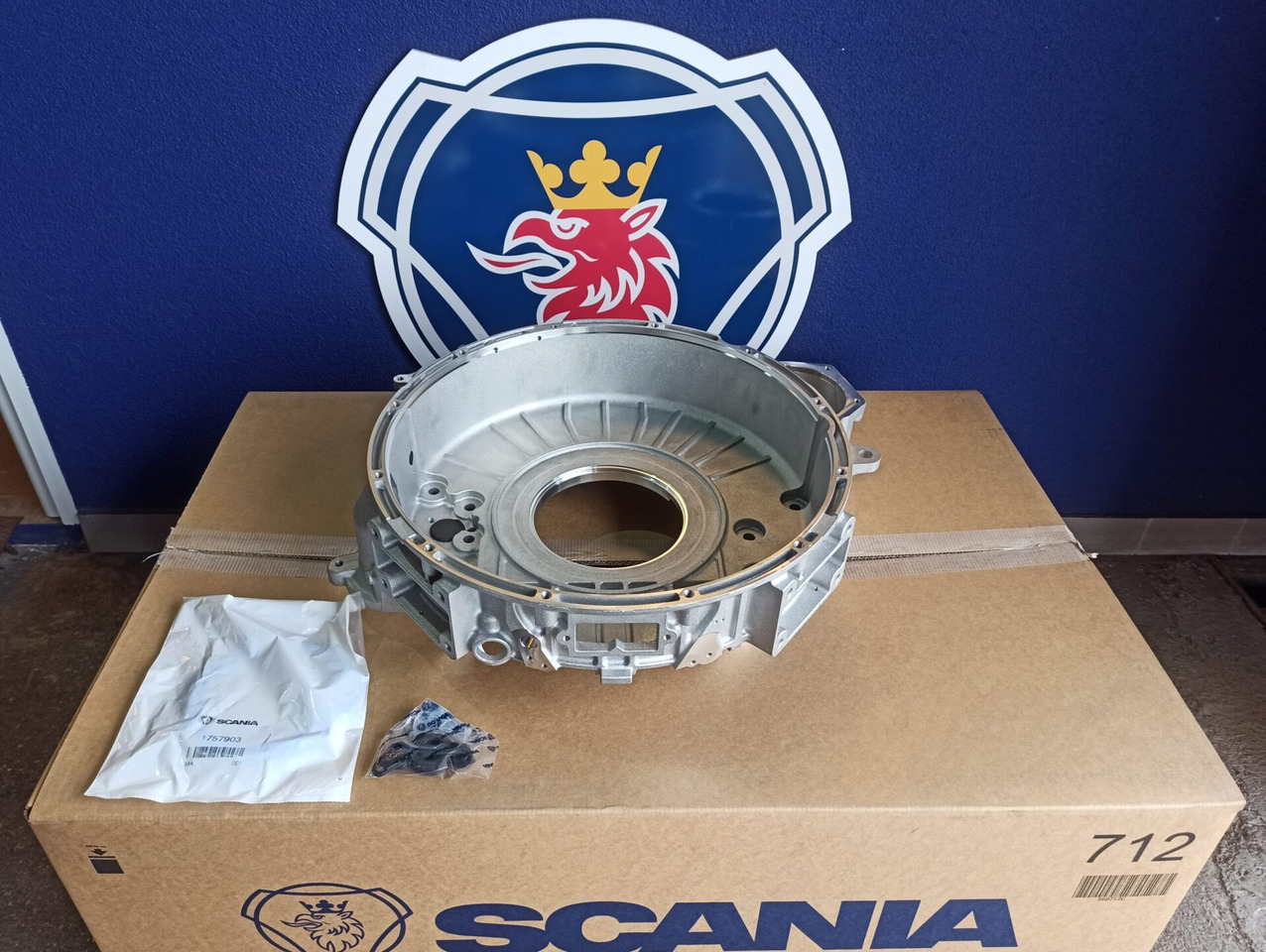 SCANIA FLYWHEEL HOUSING - 2281776 - Volant moteur pour Camion: photos 1 SCANIA FLYWHEEL HOUSING - 2281776 - Volant moteur pour Camion: photos 1