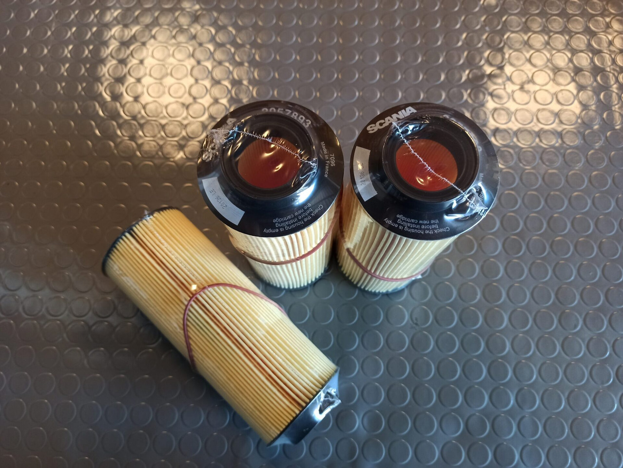 SCANIA OIL FILTER - 2057893 - Filtre à huile pour Camion: photos 1 SCANIA OIL FILTER - 2057893 - Filtre à huile pour Camion: photos 1