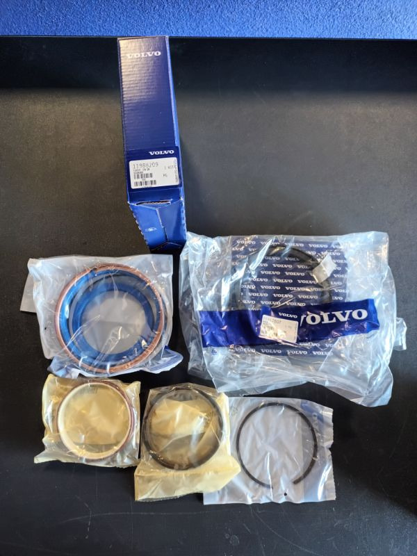VOLVO CE SEALING RING KIT 11988209 - Joint moteur pour Engins de chantier: photos 1 VOLVO CE SEALING RING KIT 11988209 - Joint moteur pour Engins de chantier: photos 1