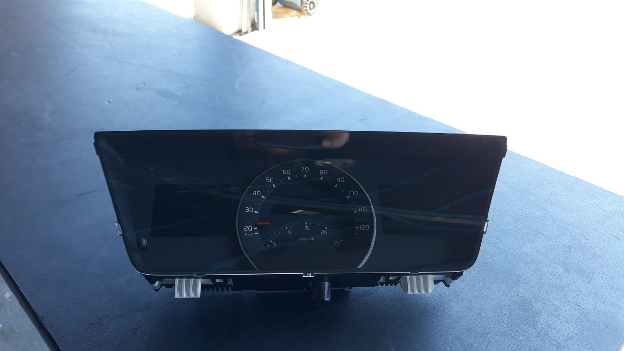 VOLVO INSTRUMENT CLUSTER 22222030 - Panel de instrumentos pour Camion: photos 5 VOLVO INSTRUMENT CLUSTER 22222030 - Panel de instrumentos pour Camion: photos 5
