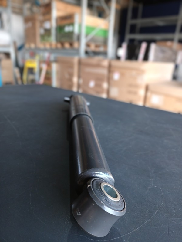 VOLVO SHOCK ABSORBER 21686173 - Amortisseurs pour Camion: photos 1 VOLVO SHOCK ABSORBER 21686173 - Amortisseurs pour Camion: photos 1