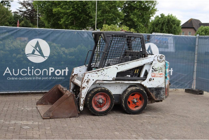 Bobcat S100 - Chargeuse sur pneus: photos 1 Bobcat S100 - Chargeuse sur pneus: photos 1